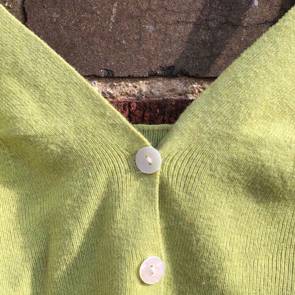 Green knit button down sleeveless top - Picture 2 of 3